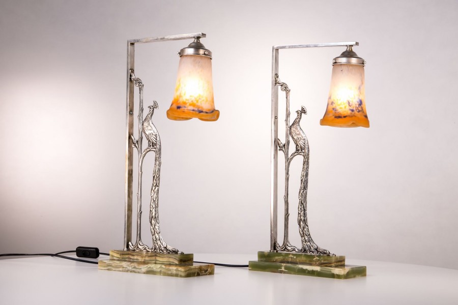 Kpl. dwóch lampek bliźniaczych z pawiami, mosiądz/chrom/szkło warstwowe, Francja - art deco