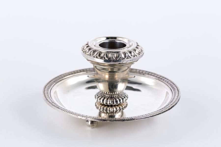 Kaganek na jedną świecę,  talerzykowy, srebrny, Włochy – modernistyczny