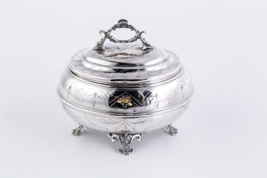Cukiernica kryta, srebrna  szkatuła na złocony kluczyk,  Austro-Wegry – eklektyczna